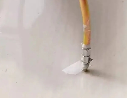 景德镇瓷砖空鼓维修公司专业解答在瓷砖铺贴过程中，如果使用的砂料过粗（如全部使用了粗砂），可能会导致以下问题